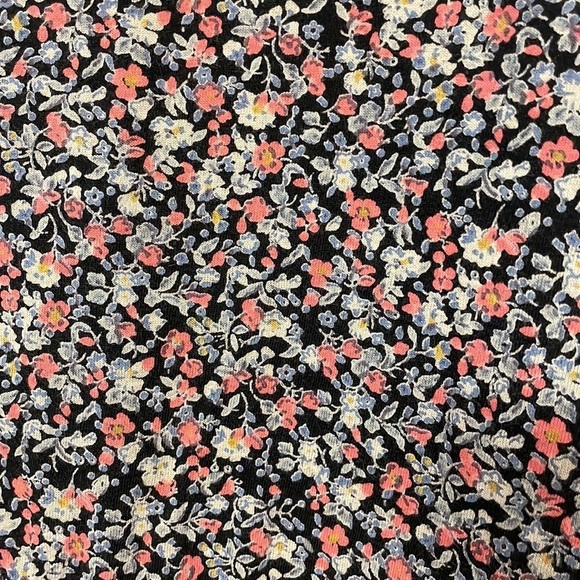 GAP Women's pink & gray floral on black  short sleeve crewneck Tee/ top, L - Picture 1 of 6